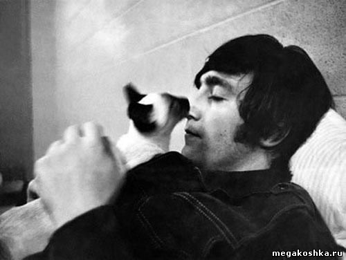 Джон Леннон и его кошка